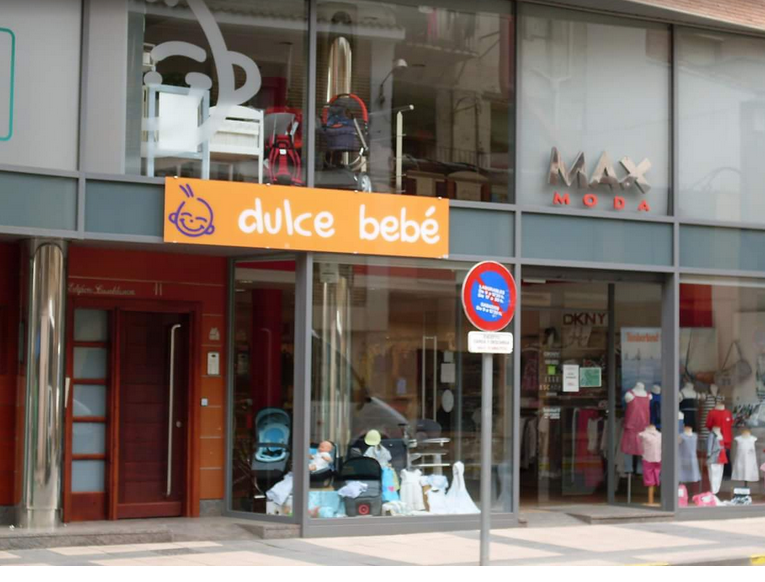 Fachada de Dulce Bebé Max Moda en Monzón