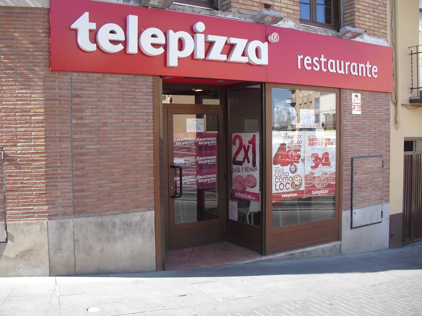 Fachada de Telepizza Monzón en la calle San Mateo